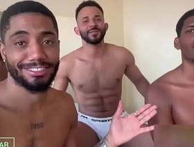 ELE SENTOU NO MEU PAU ENQUANTO CHUVAPA MEU AMIGO gay porn movie thailand