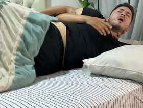 Padrastro cachondo confunde a su hijastro con su esposa y lo preña sin parar unconcerned hot black porn