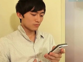 サッカー歴8年のノンケがホテルで「友達にバレたらやばい・・」とビビりつつもオナニーしてイっちゃいます♪ gay porn hot hairy