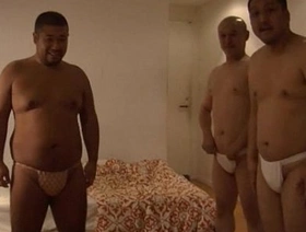 ä¸‰äººã®ãƒãƒƒãƒãƒ£ãƒªãƒ›ãƒ¢è¦ªçˆ¶ãŒè¤Œã‚’ã—ã‚ç”·ã®ä½“ã‚’å‘³ã‚ã„ã¤ãã™ï¼[ãƒ•ãƒ³ãƒ‰ã‚·ã€€ future gay japan porn