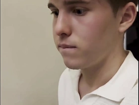 Twink con fimosis se masturba a escondidas en la comida traditional hot boys fuck gay porn