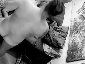 Câmera escondida com três caras excitados transando com intensidade no quarto do alojamento. happy-go-lucky japan bdsm porn