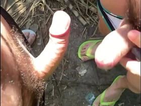 COMI UM DESCONHECIDO QUE ESTAVA BATENDO UMA NA TRILHA. gay porn japan force