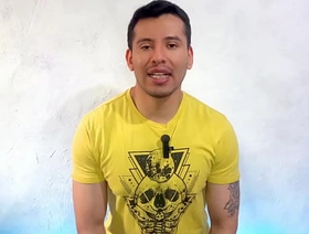 Encuentro a mi Roomie Haitiano masturbando sus 25cm de vergota y me termina rellenando el culo a pelo indonesian gay porn videos