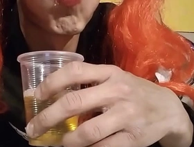 Itzel Lunática 666 jugando con un vaso de orina hot careless porn college