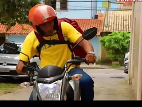 Mamando o pirocão do entregador hot gay dirty talk porn