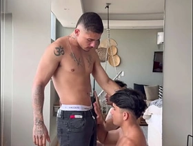 LEVEI PARA O HOTEL O PUTO, ENQUANTO O CORNO DO SEU NAMORADO TAVA EM CASA hot bi gay porn