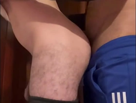 Mi buddy associate with y yo nos quedamos solos en casa y esto es lo que pasó... handsome korean porn gay