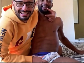 ESTOURANDO O CU DO MACHO QUE ME CHAMOU NO GRINDR. hot malay gay porn