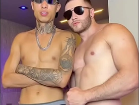 Fudendo o maloka magrinho no New Zealand pub asian payola massage gay porn