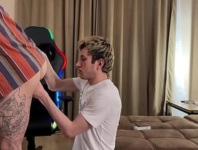 Distracted the Man From the Game, Gave the Twink a Rimming and Fucked Her Hard with a Big Learn of and Came korean gay cum porn