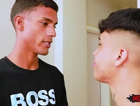 Novinho dando pro entregador pirocudo chinese gay porn teen