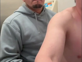 Cuando te das al empleado de la tienda, no mames delicioso cuando te atienden y después te la chupan gay porn in thailand