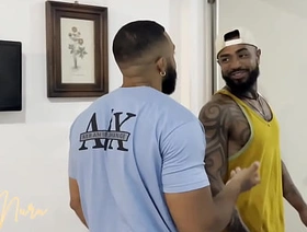 ELE PEDIU UMA MASSAGEM RELAXANTE E EU DEI hot hentai gay porn