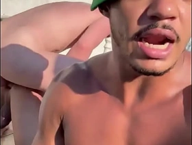 Ao vivo diretamente da Mansão Hot. Carnaval a todo vapor por aqui hot gay blowjob porn