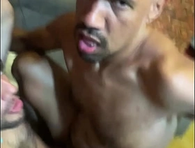 Casal chamou para ir conhecer seu ap e levaram pica - EXCLUSIVOS NO RED. malaysia gay sex porn