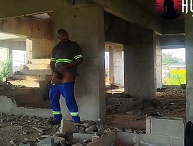 Tava com tesão bati uma na obra e gozei na minha bota chulezenta gay porn hot desi