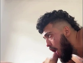 Ofereci café pro meu vizinho que ganhei pica pra mamar - Assista completo (RED) hot partisan gay porn