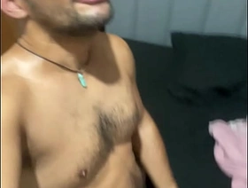 Nerd novinho comendo um cu pela primeira vez depois de uma balada com seu vizinho - O gozo final. japan gay porn videos