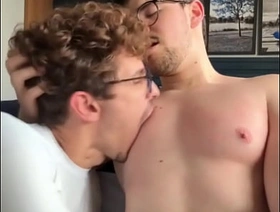 Fudendo o nerd da escola. chinese big ass gay porn