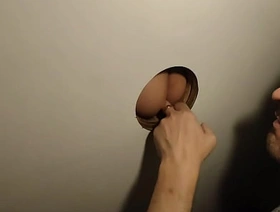 O casado dotado pegando o desconhecido no glory hole korean bts gay porn