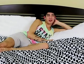 Frying Mickey Ramirez Loves To Please His Lover In Bed korean gay porn comics