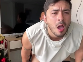 Hijastro cachondo provoca al padrastro hasta que le da verga en el culo dejándolo abierto y preñandolo korean gay porn orgasm