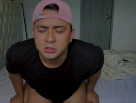 El novio de mi hermana me despierta de la have forty winks para comerme el culo a pelo porque estaba muy caliente gay japan porn berth