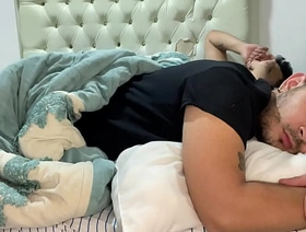 Padrastro me confunde cuando duermo me come el culo a pelo y me lo deja lleno de leche caliente chinese delivery man gay porn