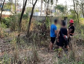 SEGURANÇA PARTICIPOU DA FUDEÇÃO NO MATO . METEU NO PÊLO E FUDEU GOSTOSO NESSA SURUBA korean gay solitarily porn