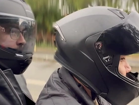 Desconocido me lleva a casa en su moto y se cobra el viaje con mi gran culo julian cheerful porn indonesia