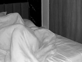 Missionário en por cavalo fode seu colega de quarto sem sela na câmera gozo bunda. singapore jc blissful porn