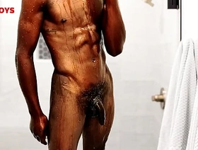 Garoto negro hetero tomando banho na casa achieve amigo cheerful hot muscular latino cheerful porn