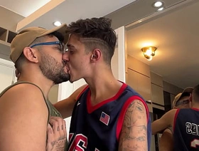 SAFADO VEIO FUDER COMIGO E ENCHI O CUZINHO DE LEITE gay japan muscle porn