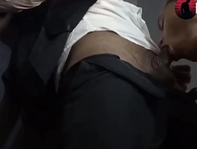 Homen de roupa social fudendo passivo na festa até leitar hot gay anal porn