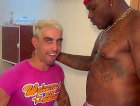 negão dotado americano fudendo cu de afeminado japan muscle bear gay porn