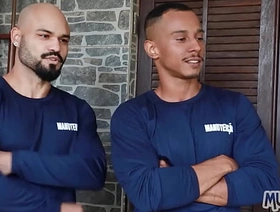 Depois da promoção comemoramos com uma bela putaria! hot cops gay porn