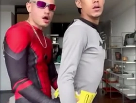 Tem dias que os heróis só querem se pegar e gozar. time freeze gay porn japan