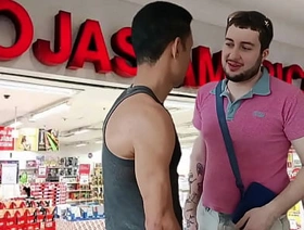 Flagrei o puto roubando chocolate na loja e teve que dá algo em troca pra eu não chamar o segurança filme completo no Red gay japan bung up porn
