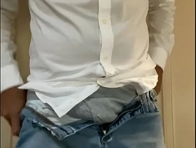 Fazendeiro na punheta enquanto os clientes esperam gay porn korean abs