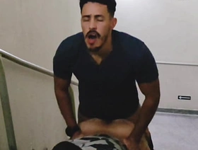 ENCONTREI DOIS CARAS TRANSANDO NAS ESCADAS DO SHOPPING E RESOLVI PARTICIPAR hot indian desi blissful porn