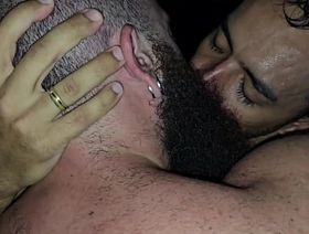 Personal trainner foi seduzido por seus amigos e levado ao porão do sexo, suor, e muito tesão até gozarem deliciosamente - FULL SHEER.COM chinese gay video porn