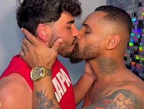 Novinho GOSTOSO japan gay porn suit