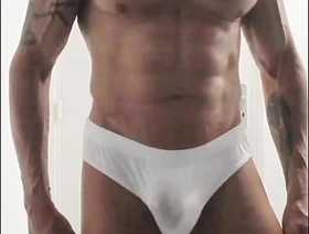 Exhib dans les vestiaires je pisse dans mon slip avant d'éjaculer dedans, gay lokal indonesia porn