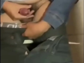 Cruising en los baños de un centro comercial chubby uncaring asia porn