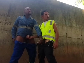 Trabalhadores transando escondido atrás da obra no horário de trabalho hot happy-go-lucky porn full