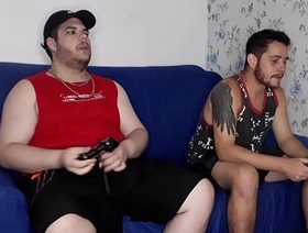 Apostando o Cu No Video Game e o Puto Saiu Daqui Vazando Leite - Parte 1 - Tava em casa cheio de tesão e meu amigo meu aqui jogar, mas meu pau não abaixava korean beast gay porn