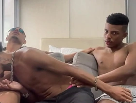 Duas rolas é melhor ainda japan father gay porn