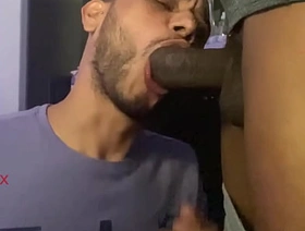 el amigo de mi cuñado me follo mientras su novio graba. hot sordid gay porn