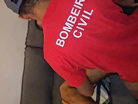 FUI NA CASA DO SOCYAL ARRUMAR O ENCANAMENTO, Spoonful FINAL AINDA GANHEI UM BELA SURRA DE CU DESSE HOMEM GOSTOSO. chinese threesome gay porn